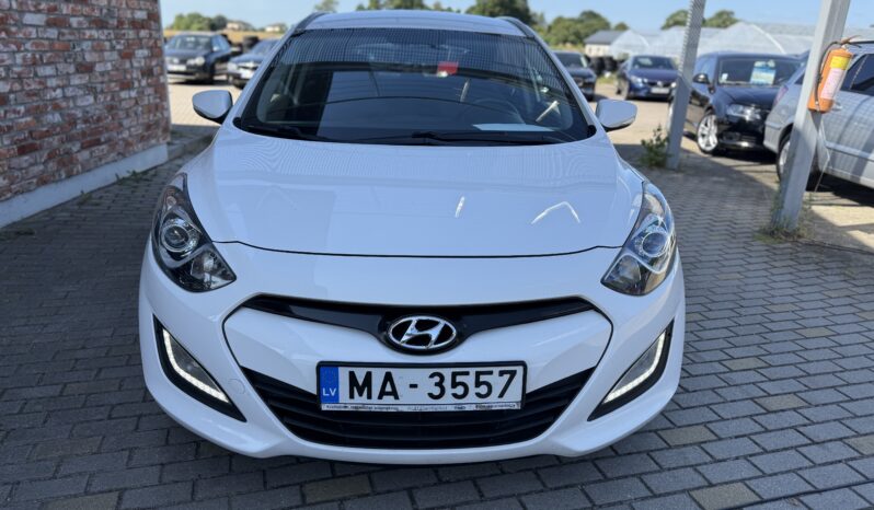 
								HYUNDAI I30 pilns									