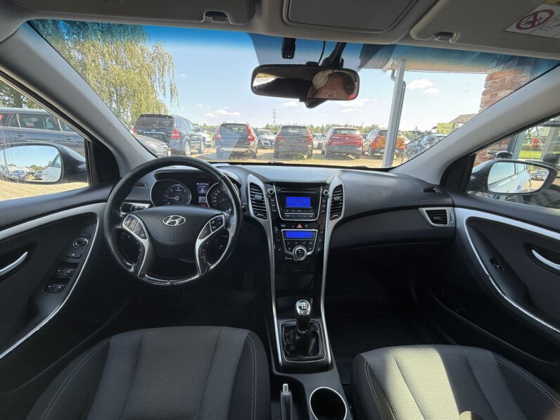
								HYUNDAI I30 pilns									