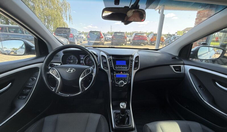 
								HYUNDAI I30 pilns									