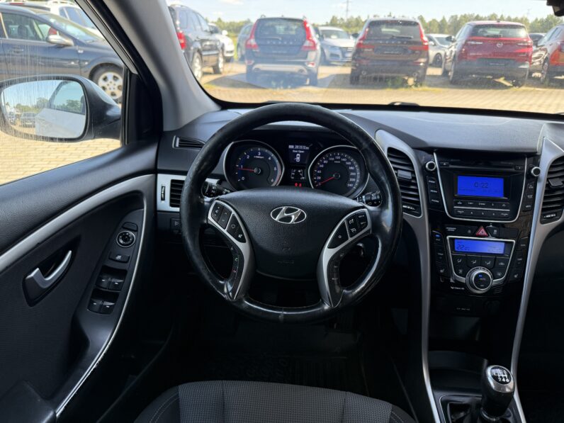 
								HYUNDAI I30 pilns									