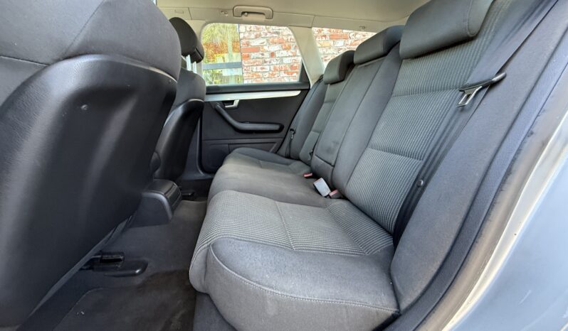 
								AUDI A4 pilns									