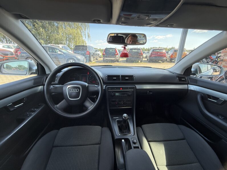 
								AUDI A4 pilns									