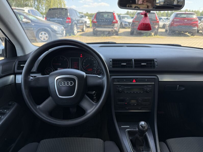 
								AUDI A4 pilns									