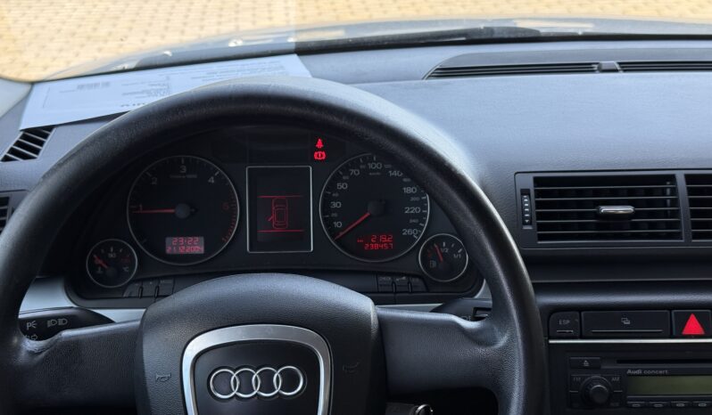 
								AUDI A4 pilns									