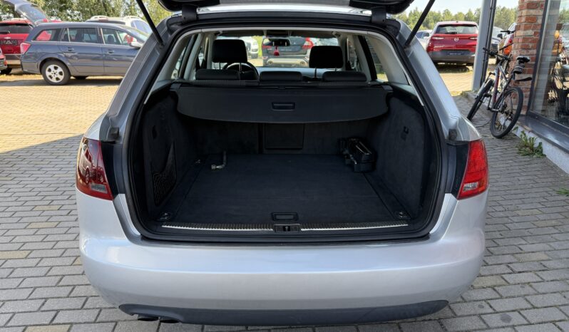 
								AUDI A4 pilns									