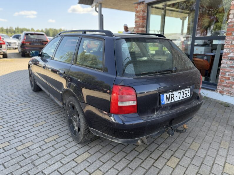 
								AUDI A4 pilns									
