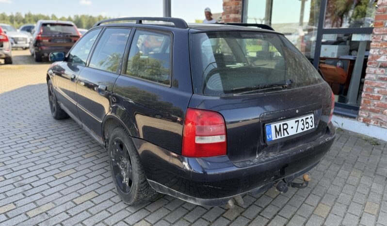 
								AUDI A4 pilns									
