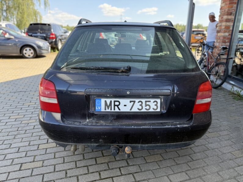 
								AUDI A4 pilns									