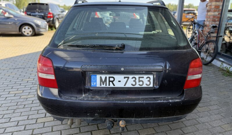 
								AUDI A4 pilns									