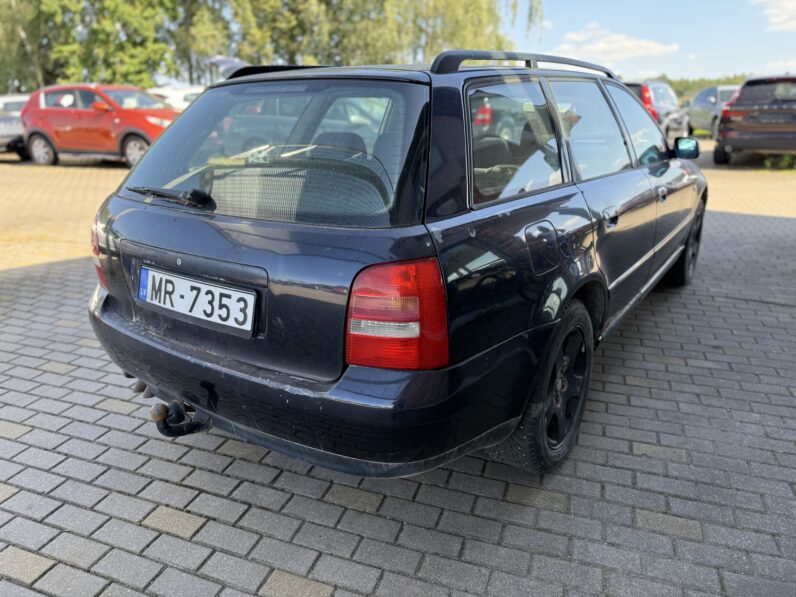
								AUDI A4 pilns									