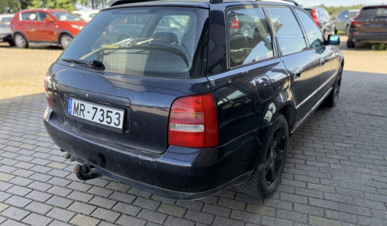 
								AUDI A4 pilns									