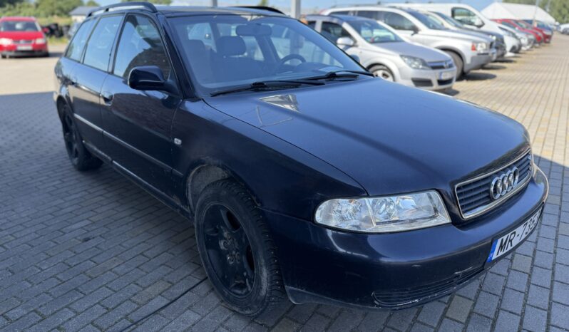 
								AUDI A4 pilns									