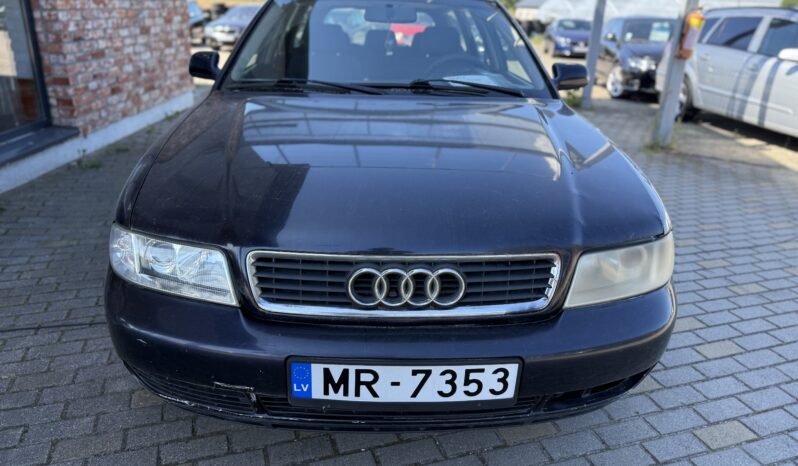 
								AUDI A4 pilns									