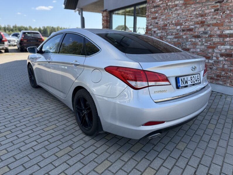 
								HYUNDAI I40 pilns									