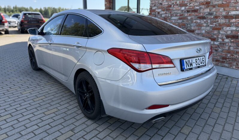 
								HYUNDAI I40 pilns									