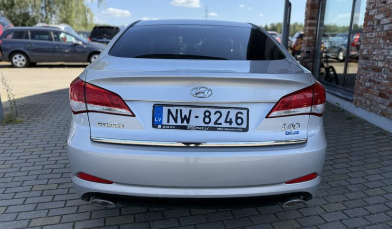 
								HYUNDAI I40 pilns									