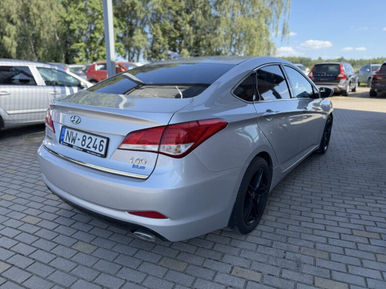 
								HYUNDAI I40 pilns									