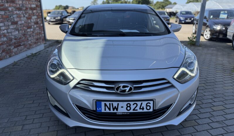 
								HYUNDAI I40 pilns									