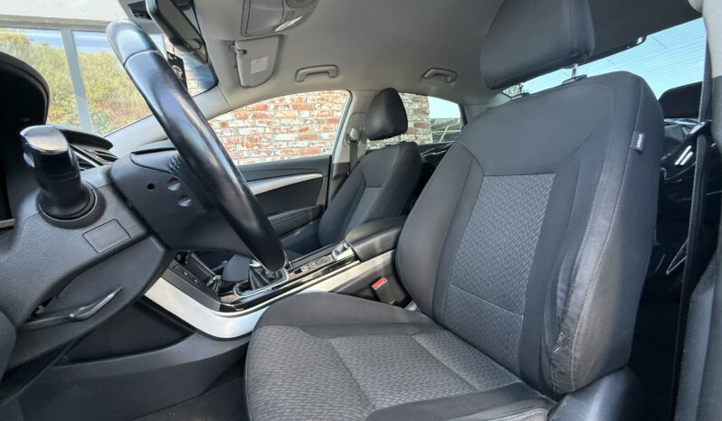 
								HYUNDAI I40 pilns									