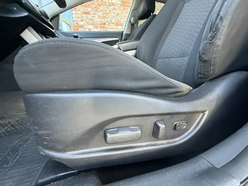 
								HYUNDAI I40 pilns									