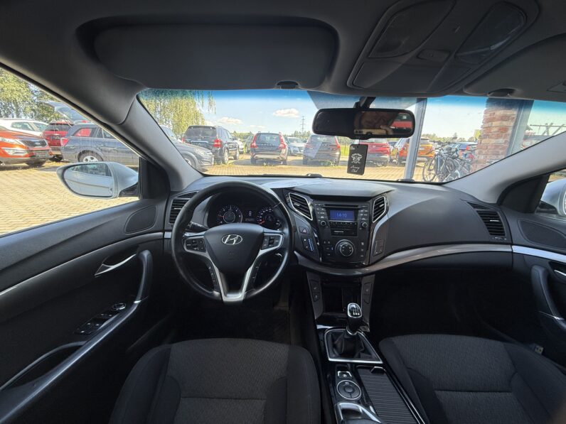 
								HYUNDAI I40 pilns									