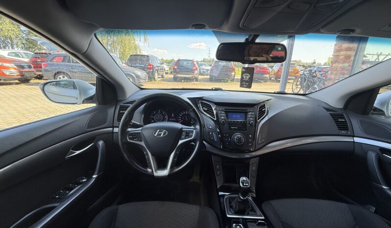 
								HYUNDAI I40 pilns									
