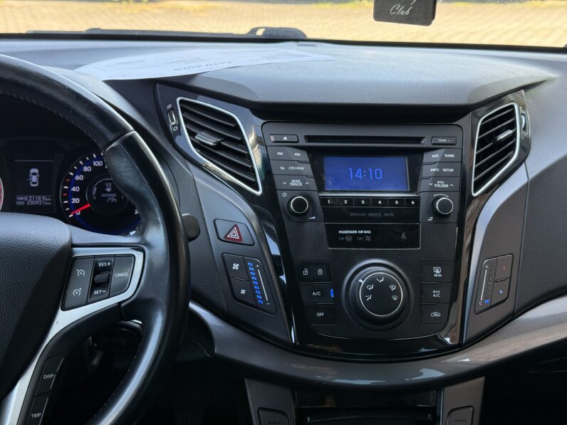 
								HYUNDAI I40 pilns									
