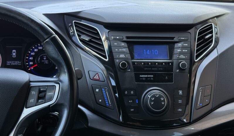 
								HYUNDAI I40 pilns									