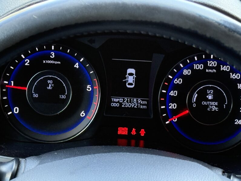 
								HYUNDAI I40 pilns									