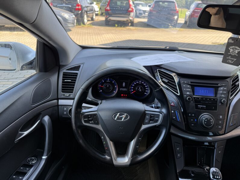 
								HYUNDAI I40 pilns									