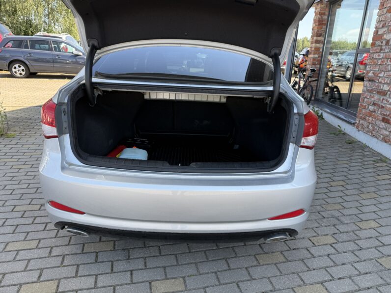 
								HYUNDAI I40 pilns									