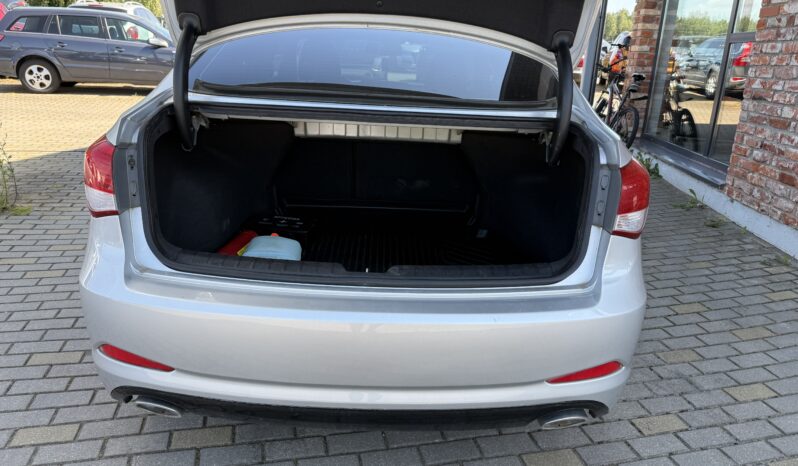 
								HYUNDAI I40 pilns									