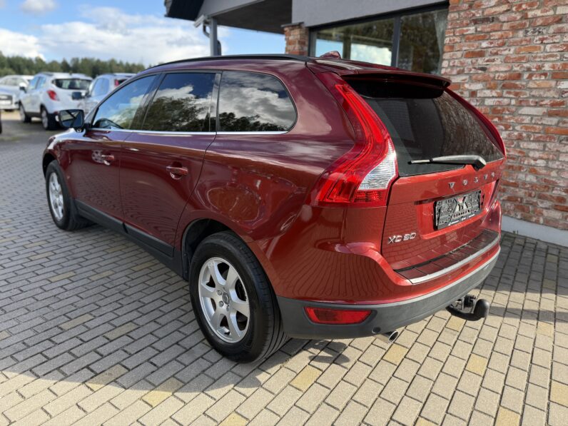 
								VOLVO XC60 pilns									