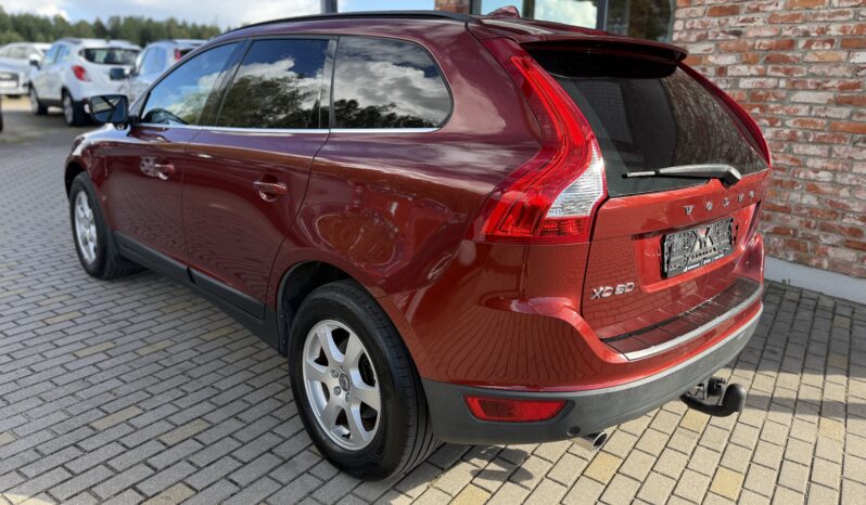 
								VOLVO XC60 pilns									