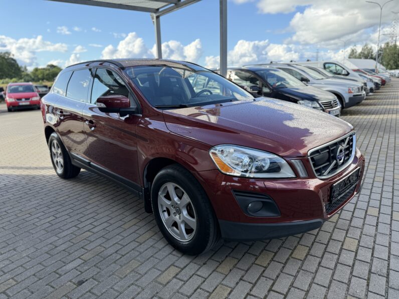 
								VOLVO XC60 pilns									