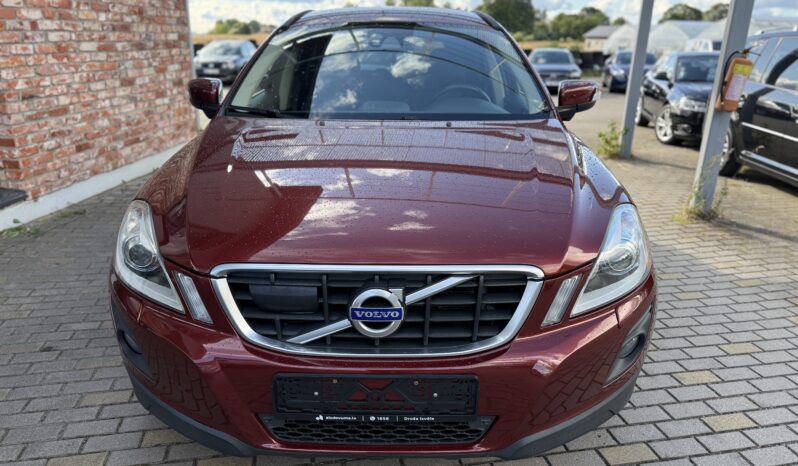 
								VOLVO XC60 pilns									