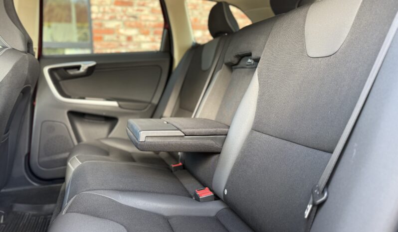 
								VOLVO XC60 pilns									