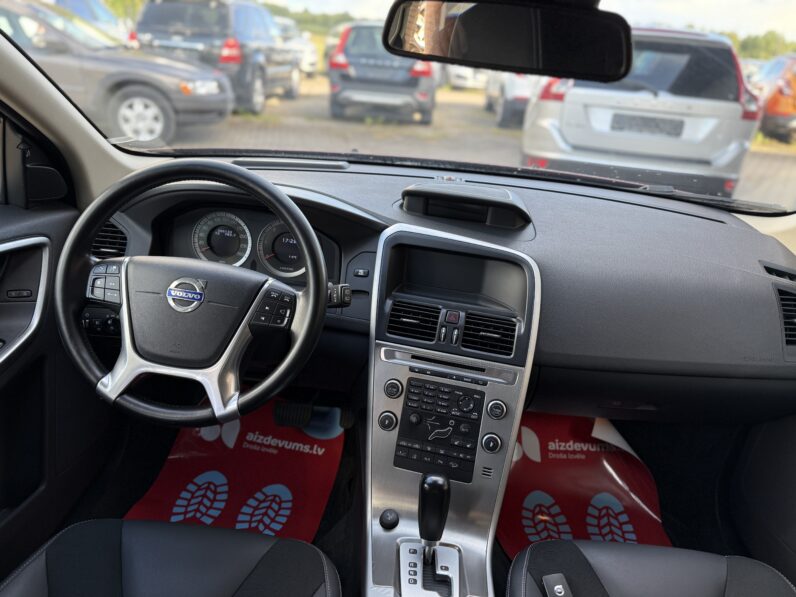 
								VOLVO XC60 pilns									
