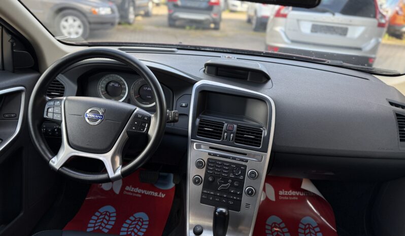 
								VOLVO XC60 pilns									