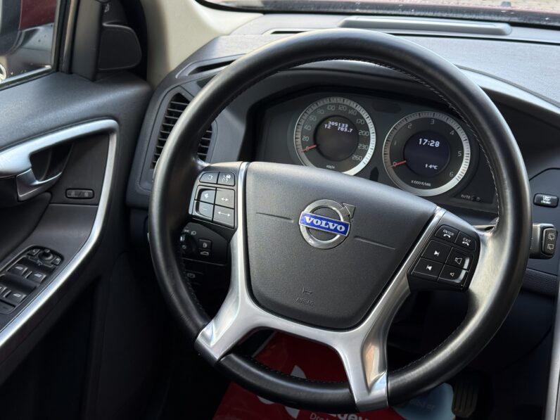 
								VOLVO XC60 pilns									