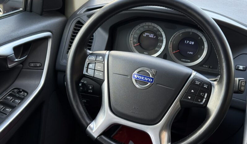 
								VOLVO XC60 pilns									