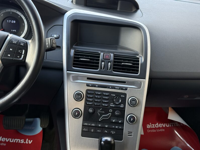 
								VOLVO XC60 pilns									