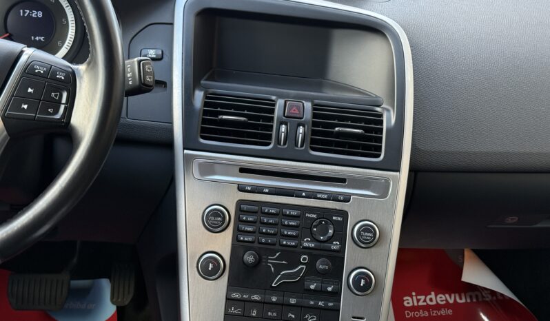 
								VOLVO XC60 pilns									