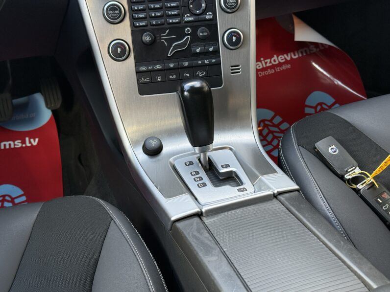 
								VOLVO XC60 pilns									