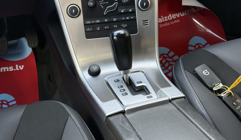 
								VOLVO XC60 pilns									