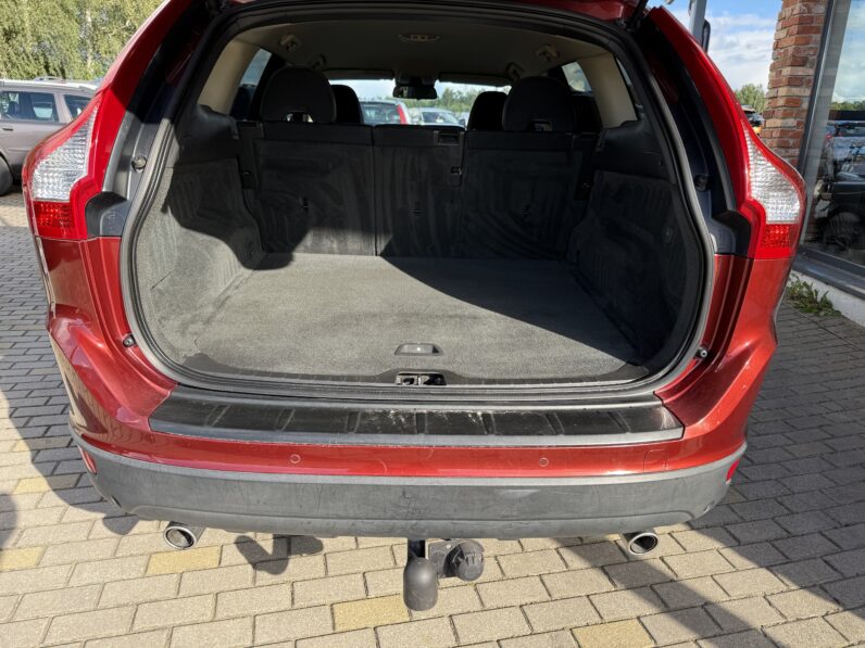 
								VOLVO XC60 pilns									
