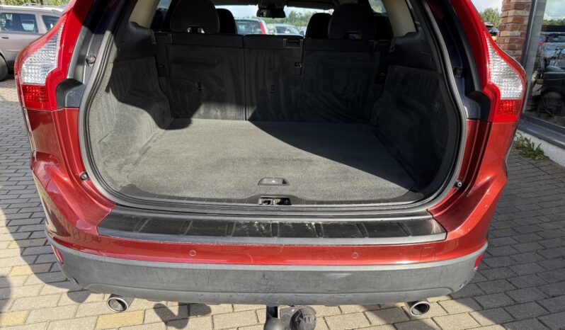 
								VOLVO XC60 pilns									