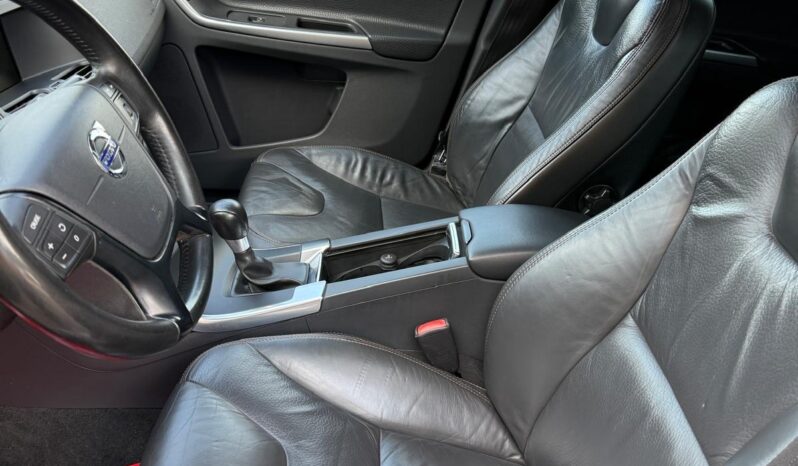 
								VOLVO XC60 pilns									
