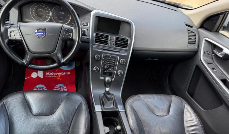 
								VOLVO XC60 pilns									