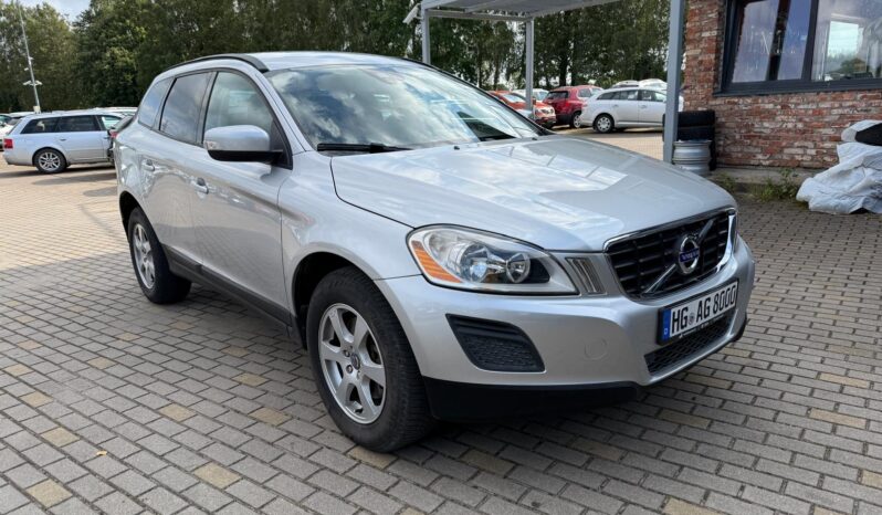 
								VOLVO XC60 pilns									